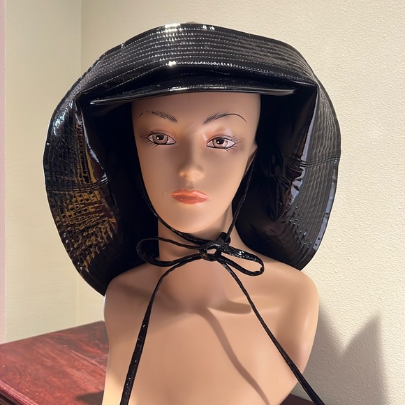 Burberry Black Rain Hat With Front Bill Burberry Logo On Back Ties At Neck M/L - Picture 2 of 8